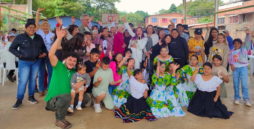 LA FUNDACIÓN AGRÍCOLA HIMALAYA Y TÉ HINDÚ CELEBRAN A LA MUJER Y MADRE BITAQUEÑA